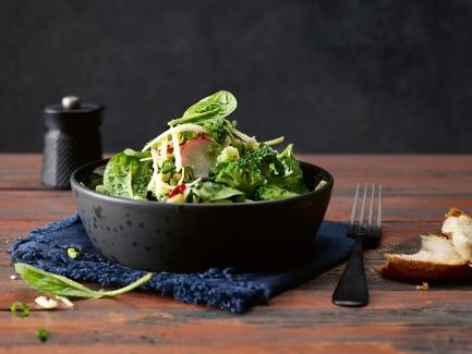 Käse-Broccoli-Salat an Senfdressing